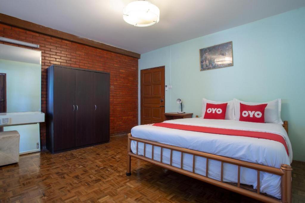 Oyo 909 Guiding Star Resort Чиангмай Екстериор снимка