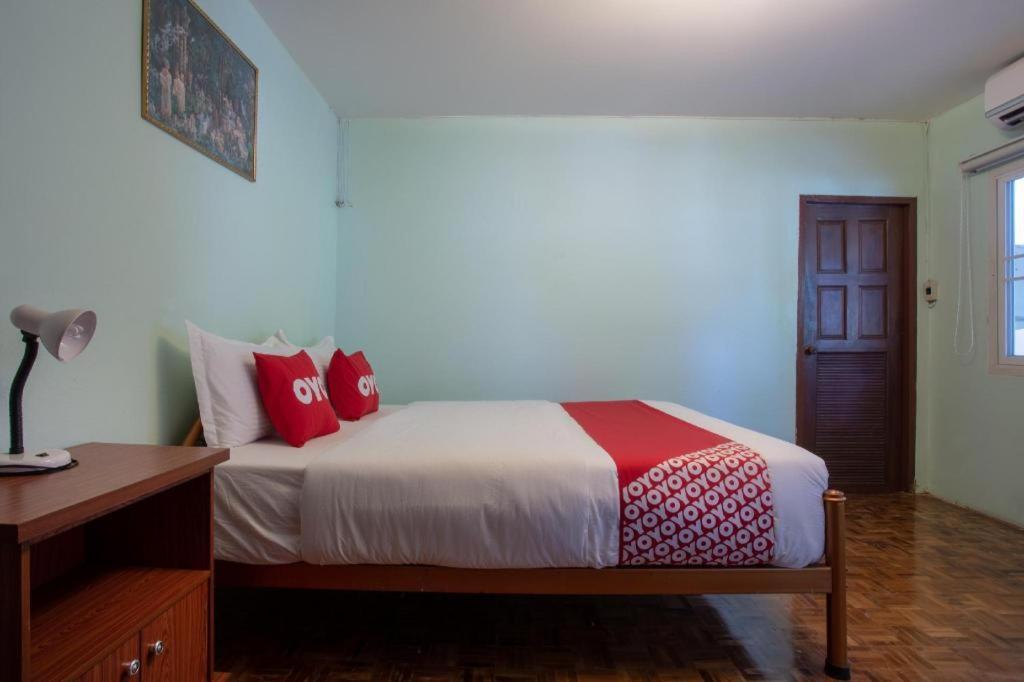 Oyo 909 Guiding Star Resort Чиангмай Екстериор снимка